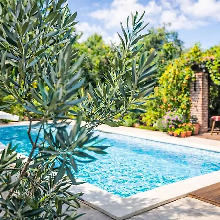 Casa Sole Beheizter Pool By Interhome פולה