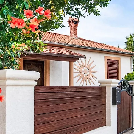 Casa Sole Beheizter Pool By Interhome פולה