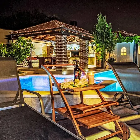 בית נופש Casa Sole Beheizter Pool By Interhome פולה